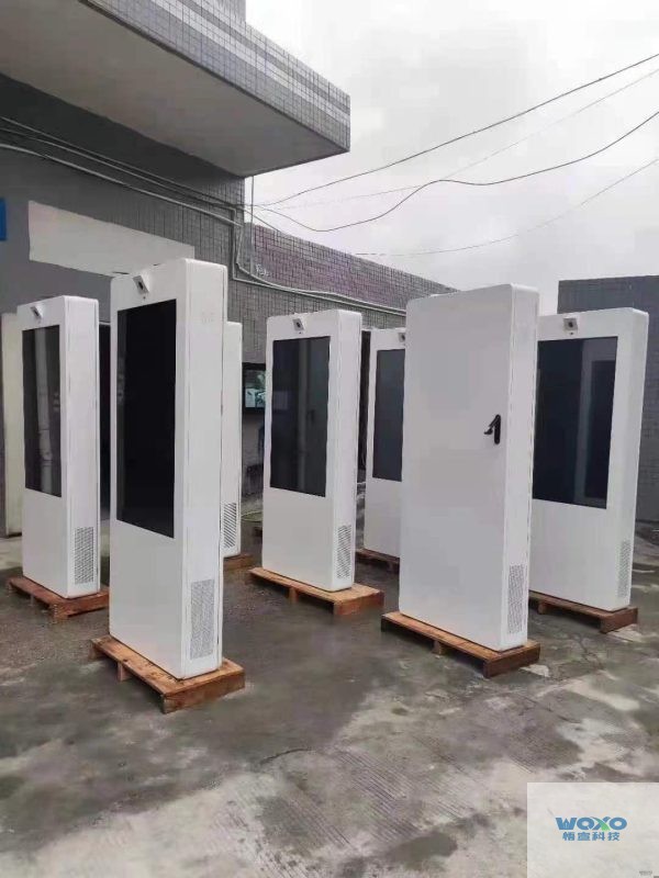 数字时代：户外广告机的多功能应用