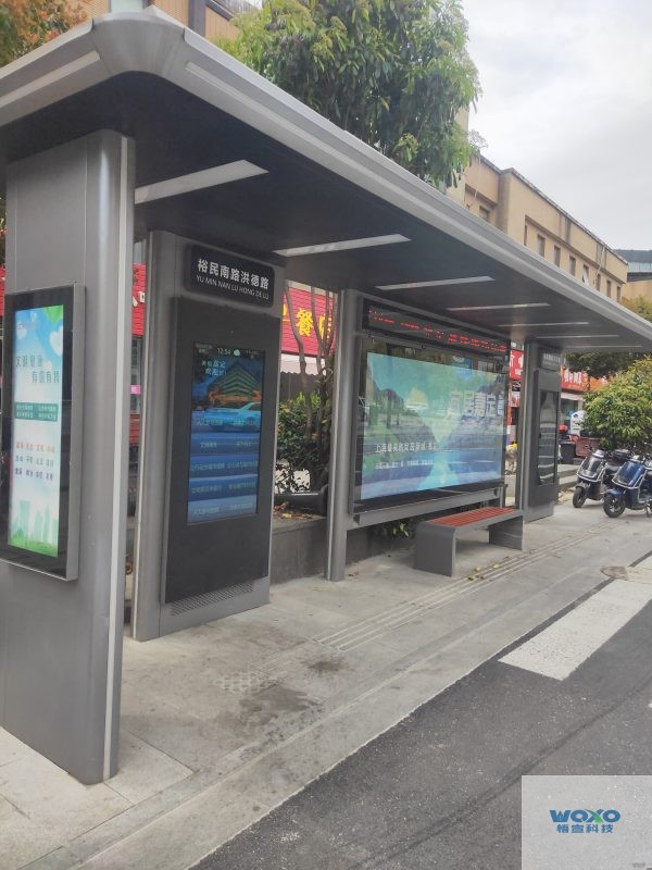 数字时代：户外广告机的多功能应用插图1